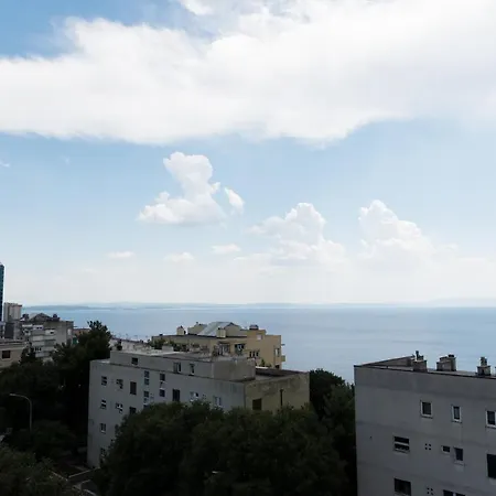 With Great View Πανσιόν